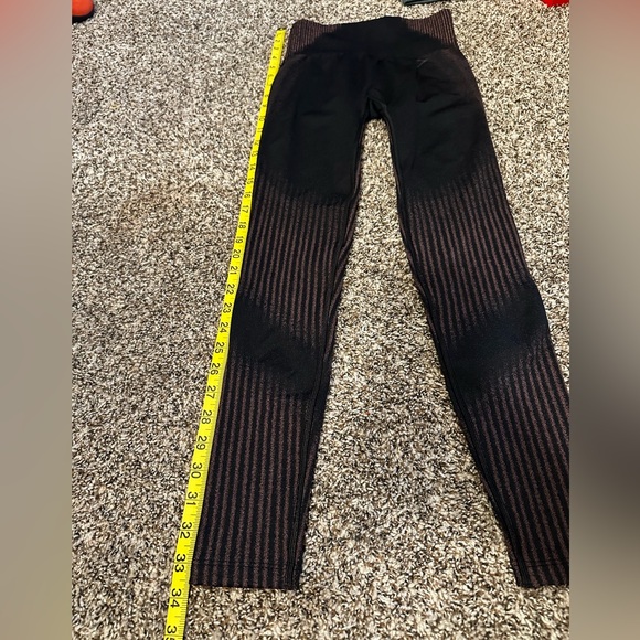 Gym Shark NWOT Black Ribbed Leggings with Textured Design - Picture 1 of 5